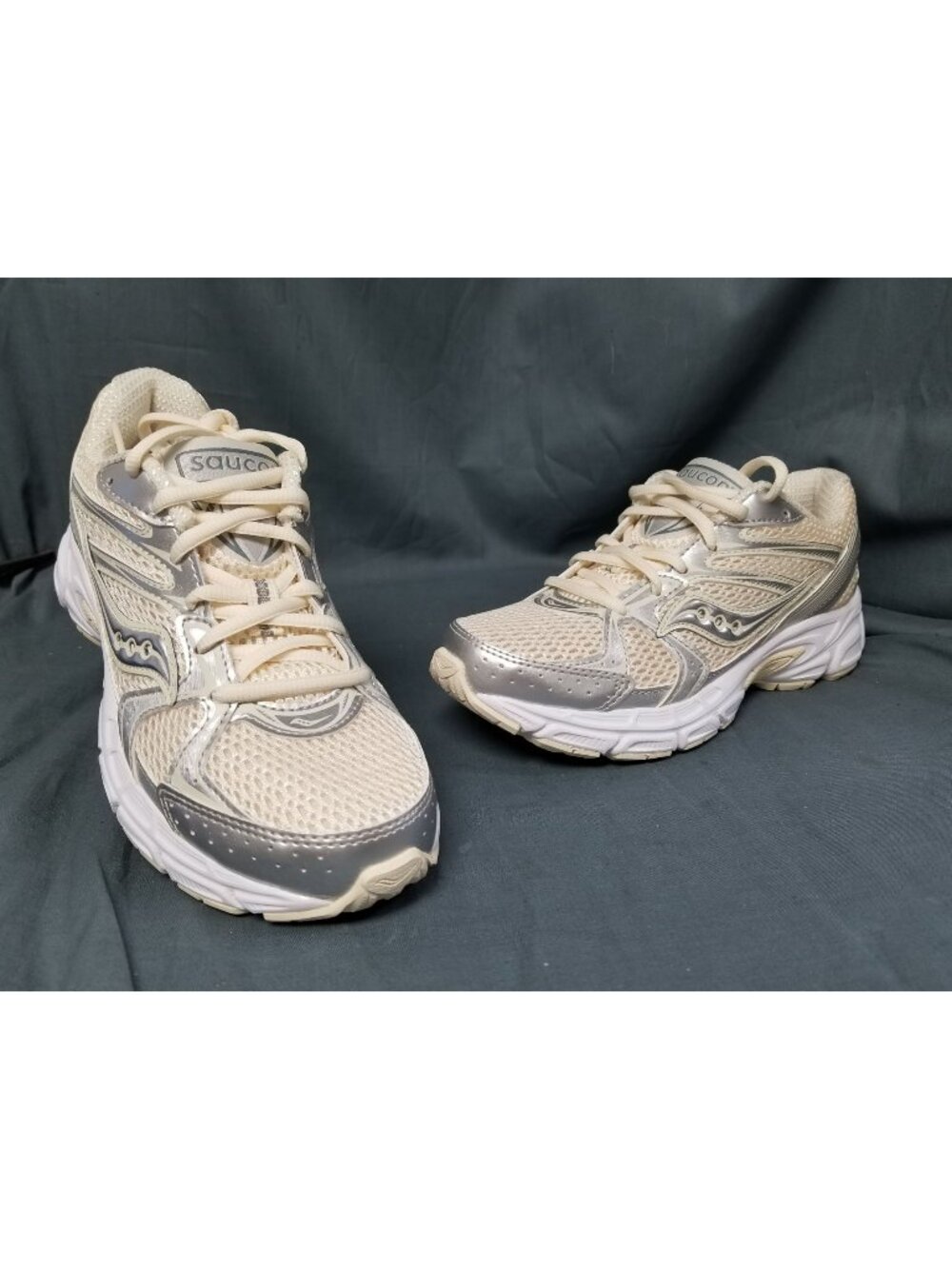 Saucony Ride Millennium Cream Silver Women's Size 6 New No Box !!